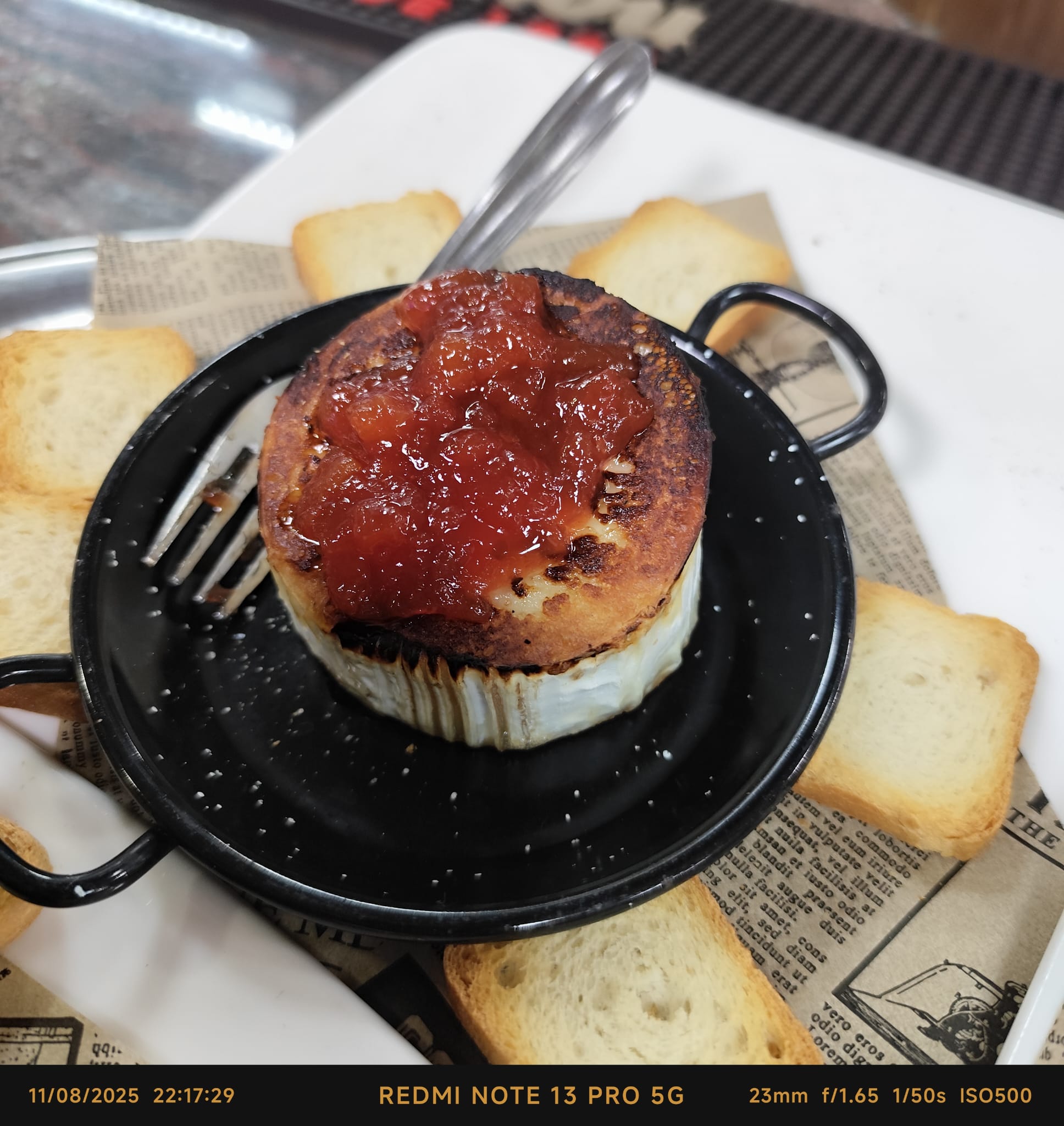 Queso Cabra con Mermelada Tomate