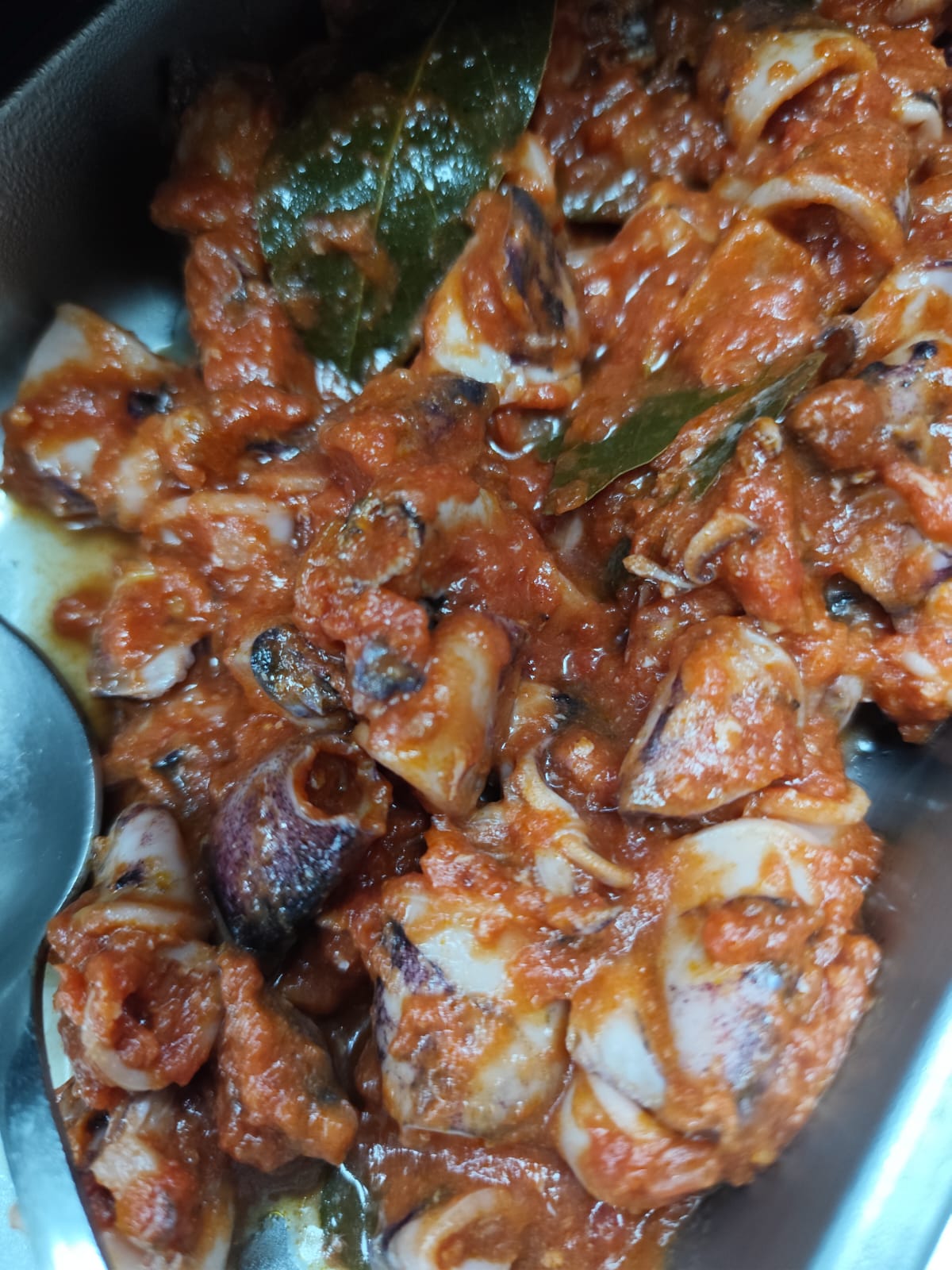 Chipirones con tomate